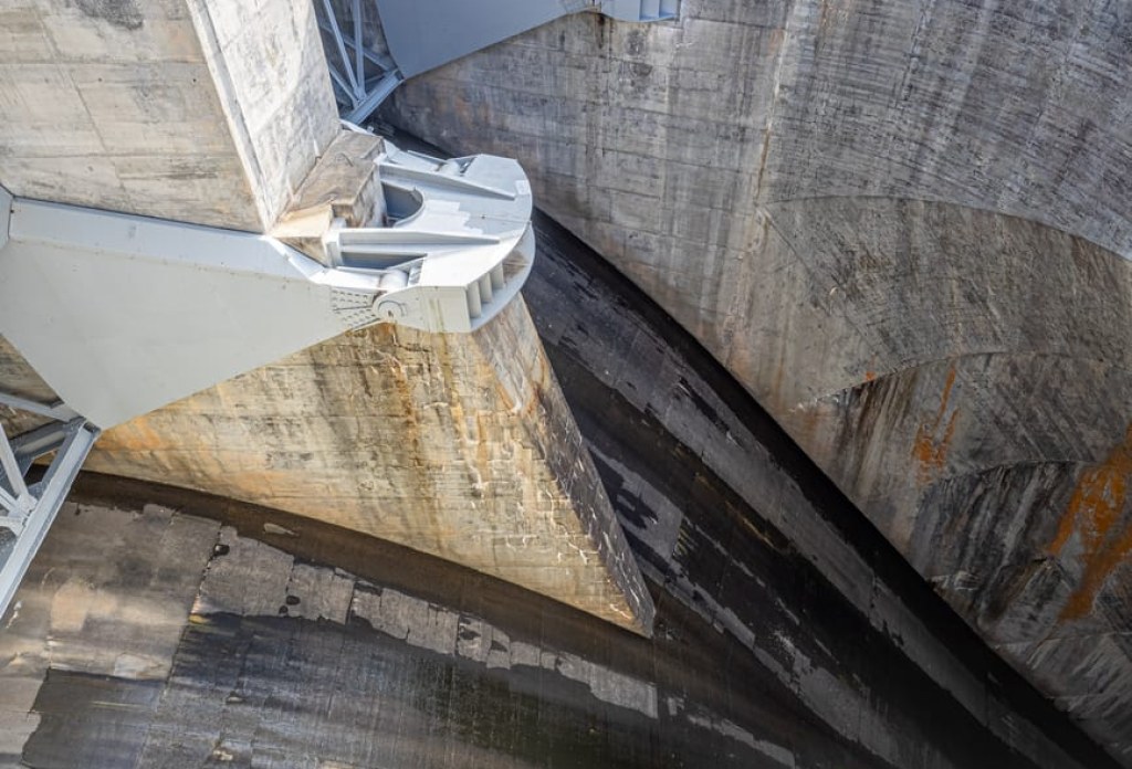 gravity energy storage tower