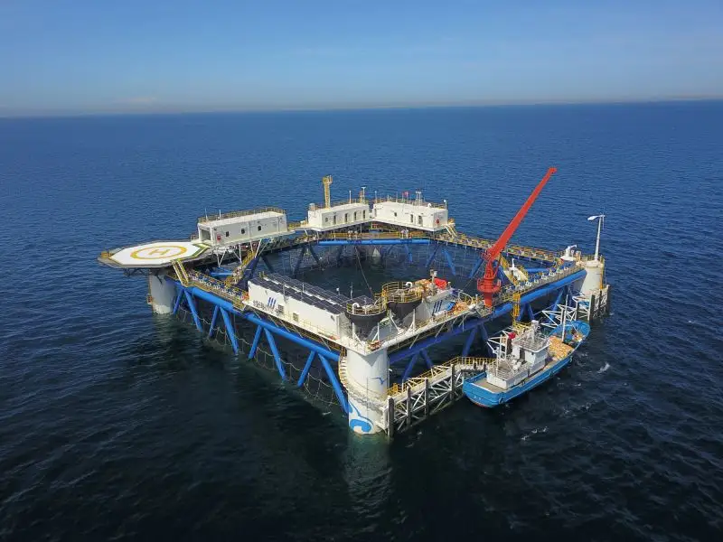 Chińska stocznia testuje pływającą platformę PV z bambusa
