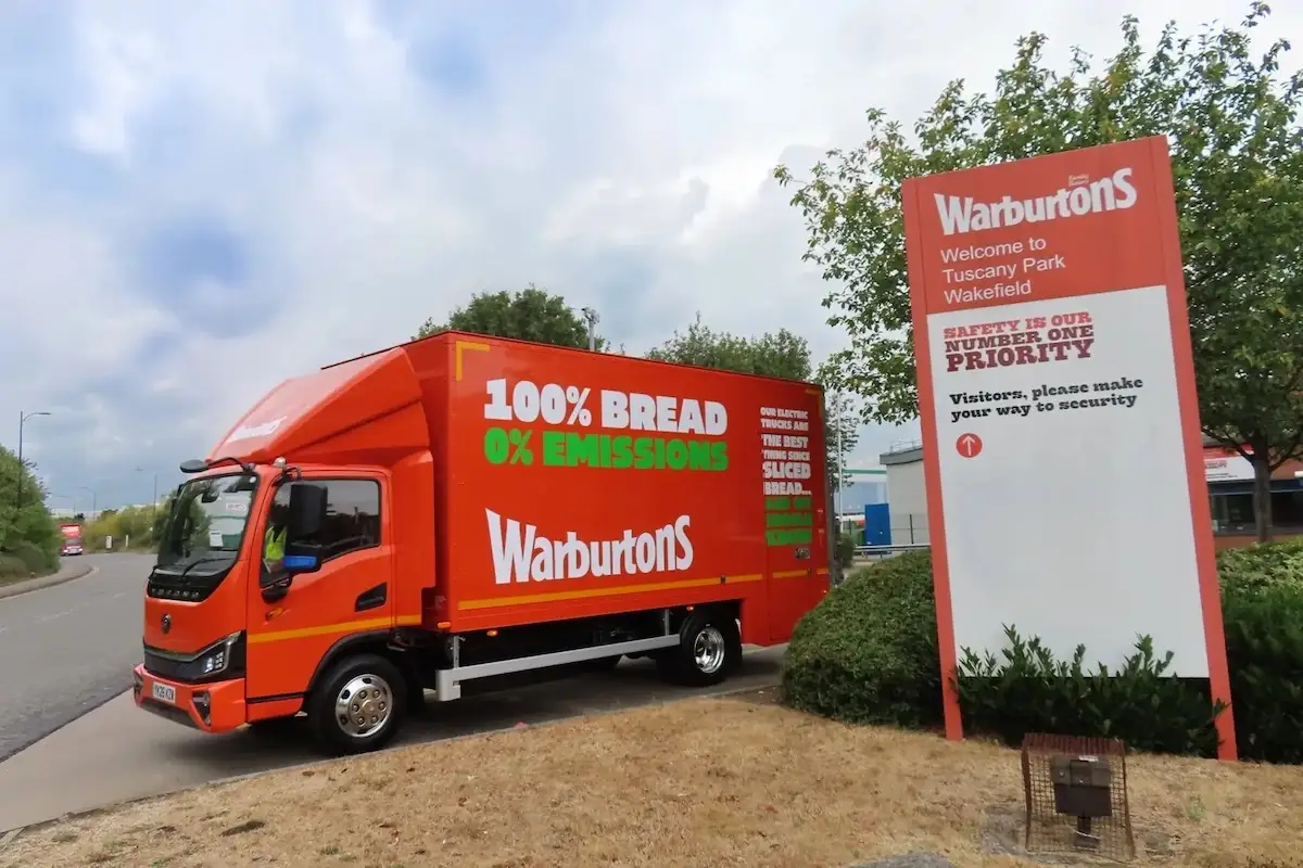 Warburtons stawia na elektryczne ciężarówki Yutong TE7