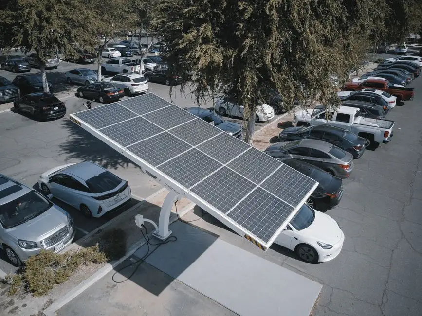 Energa i PODR budują Wyspę Energetyczną Lubań – fotowoltaika, magazyn energii i ładowarki
