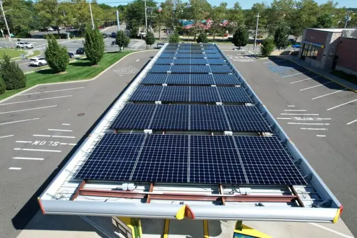 Budderfly modernizuje hotel w Pensylwanii dzięki solarnej wiacie i magazynowi energii