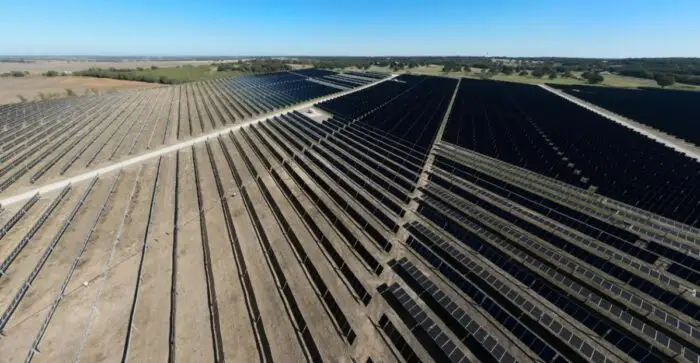 Sunraycer i Monarch kończą projekty solarne Midpoint i Gaia w Teksasie