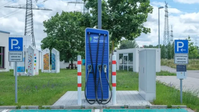 Niemcy: elektryki i hybrydy wygrywają z benzyniakami w nowych rejestracjach