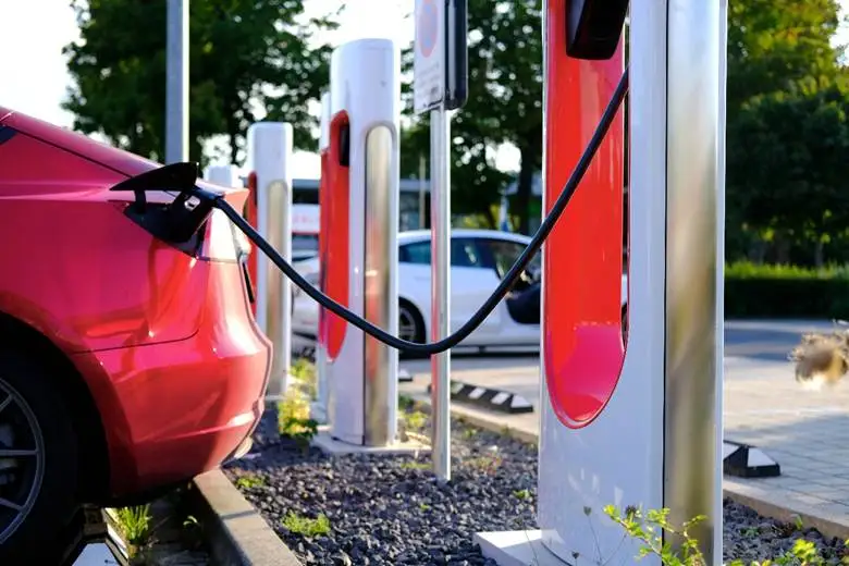 WSP i KPMG wesprą National Highways w rozwoju infrastruktury ładowania EV
