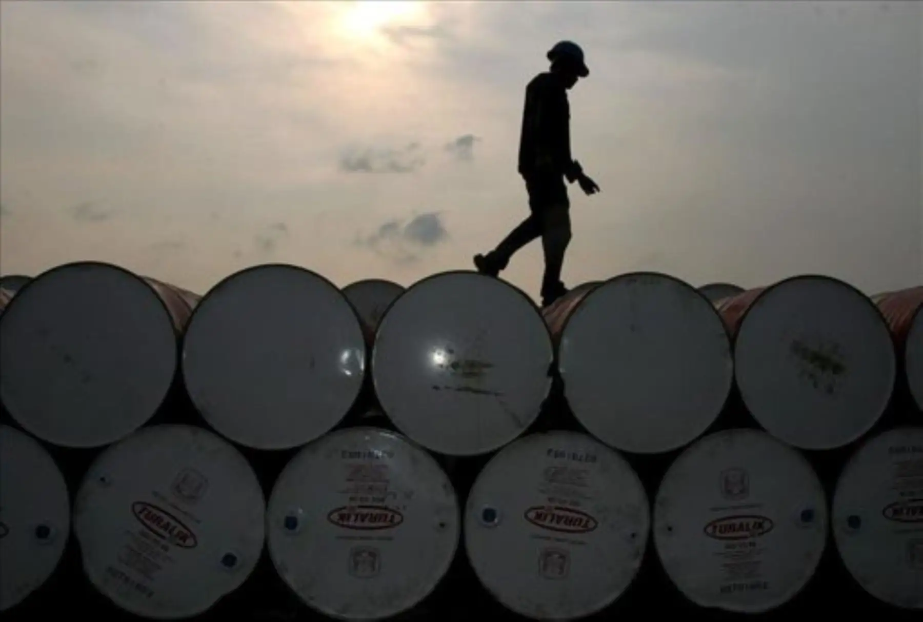 Napięcie na Bliskim Wschodzie winduje ropę Brent do 108 dolarów