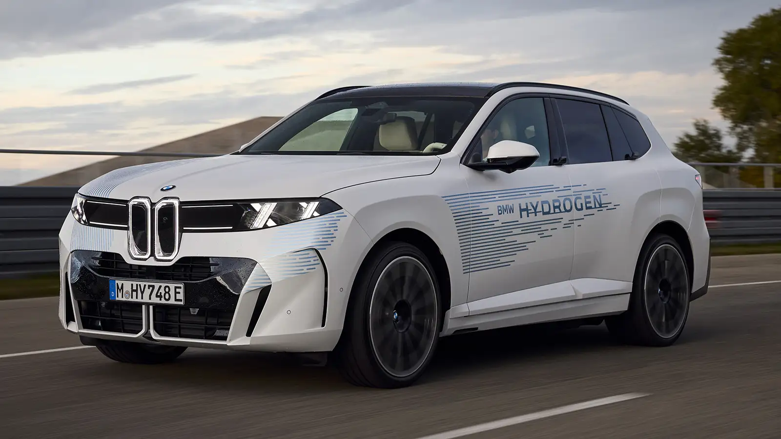 BMW iX5 Hydrogen wchodzi w kolejną fazę testów. Produkcja seryjna w 2028 roku