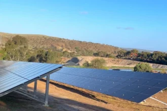 Off-gridowy system zasilania w Australii Południowej utrzymuje kluczową instalację wodociągową w ruchu 24/7