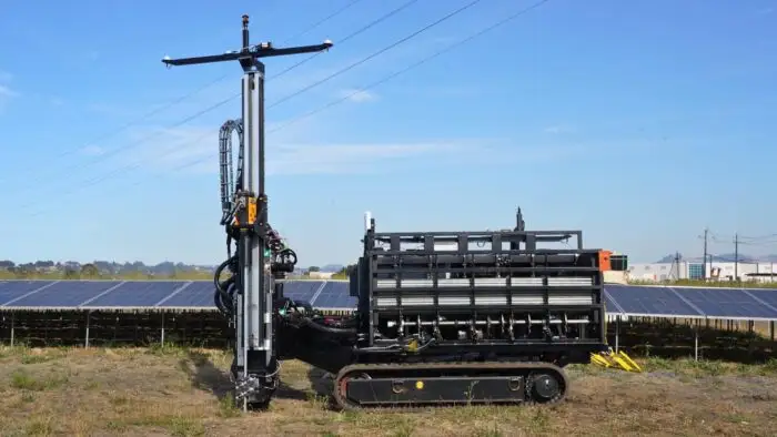Roboty zamiast ekip budowlanych. Planted Solar pozyskuje 31,8 mln dolarów na autonomiczną budowę farm PV
