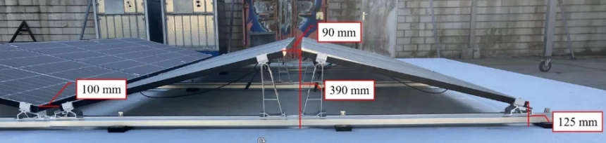 Badania: płyta cementowo-wiórowa ogranicza rozprzestrzenianie ognia pod panelami PV