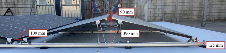 Badania: płyta cementowo-wiórowa ogranicza rozprzestrzenianie ognia pod panelami PV