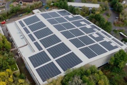 Wielka Brytania stawia na energię społeczną: 30 mln funtów na start