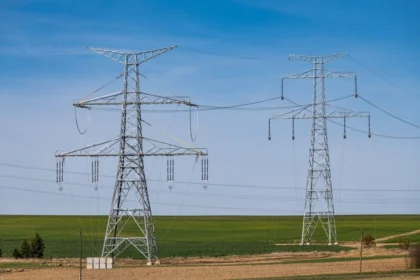 Nowa linia 400 kV Choczewo–Żarnowiec wzmacnia przesył prądu z Bałtyku