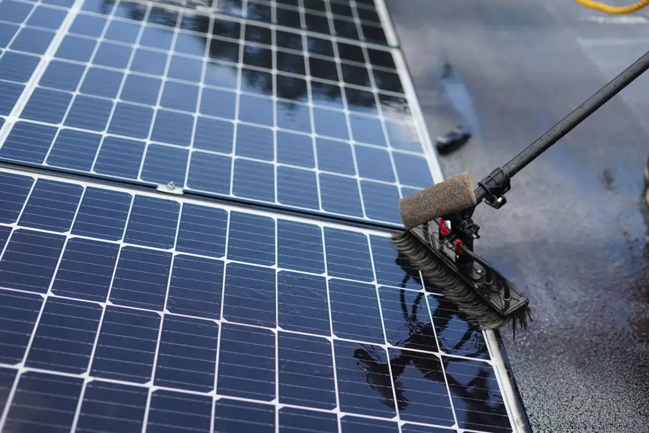 Jak zmniejszyć uszkodzenia powłok antybrudowych modułów PV podczas czyszczenia robotami?