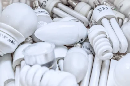 Biedronka rozwija sieć, a zużycie prądu spada. Efektywność energetyczna w praktyce