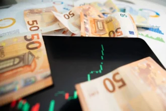Fitch obniża perspektywę ratingu Tauronu. Powód? Wysokie inwestycje i ceny prądu