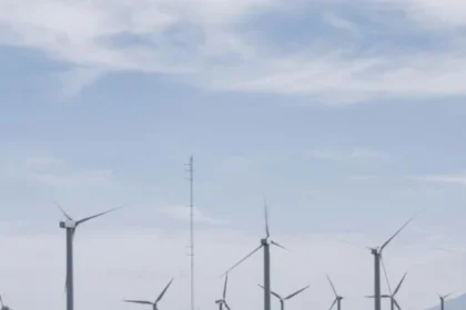 Fotowoltaika wyprzedziła atom. Przełomowy raport o globalnej energetyce
