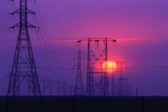 Sunrun i Tesla ustanawiają rekord: 140 000 domowych baterii zasiliło sieć Kalifornii