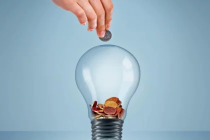 Hiszpańska sieć oszustw energetycznych: 16 oskarżonych przyznaje się do wyłudzenia 61 mln euro od Repsol, Endesa i Naturgy
