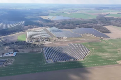 Europa Środkowo-Wschodnia stawia na OZE i magazyny energii. Polska w czołówce wzrostu