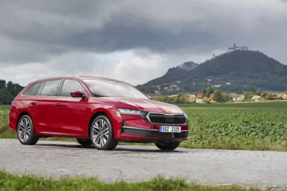 Skoda Octavia hybrydowy: zamówienia otwarte w Hiszpanii, premiera na początku 2027 roku