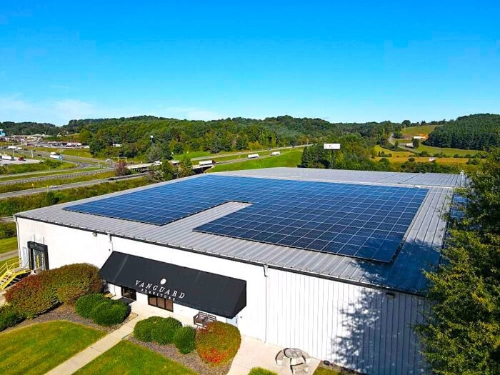 Solar z Pisgah Energy pokryje 95% zapotrzebowania na prąd fabryki Vanguard Furniture