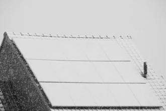 Chłodzenie modułów PV w czasie upałów: obiecujące technologie kontra koszty