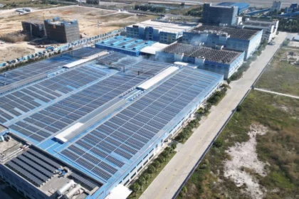Energy Bay i Centuria: 70 MW fotowoltaiki na dachach i 300 MWh magazynów energii
