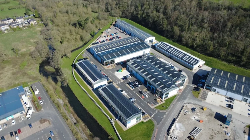 Litton Properties: 10 instalacji PV na dachach obiektów komercyjnych